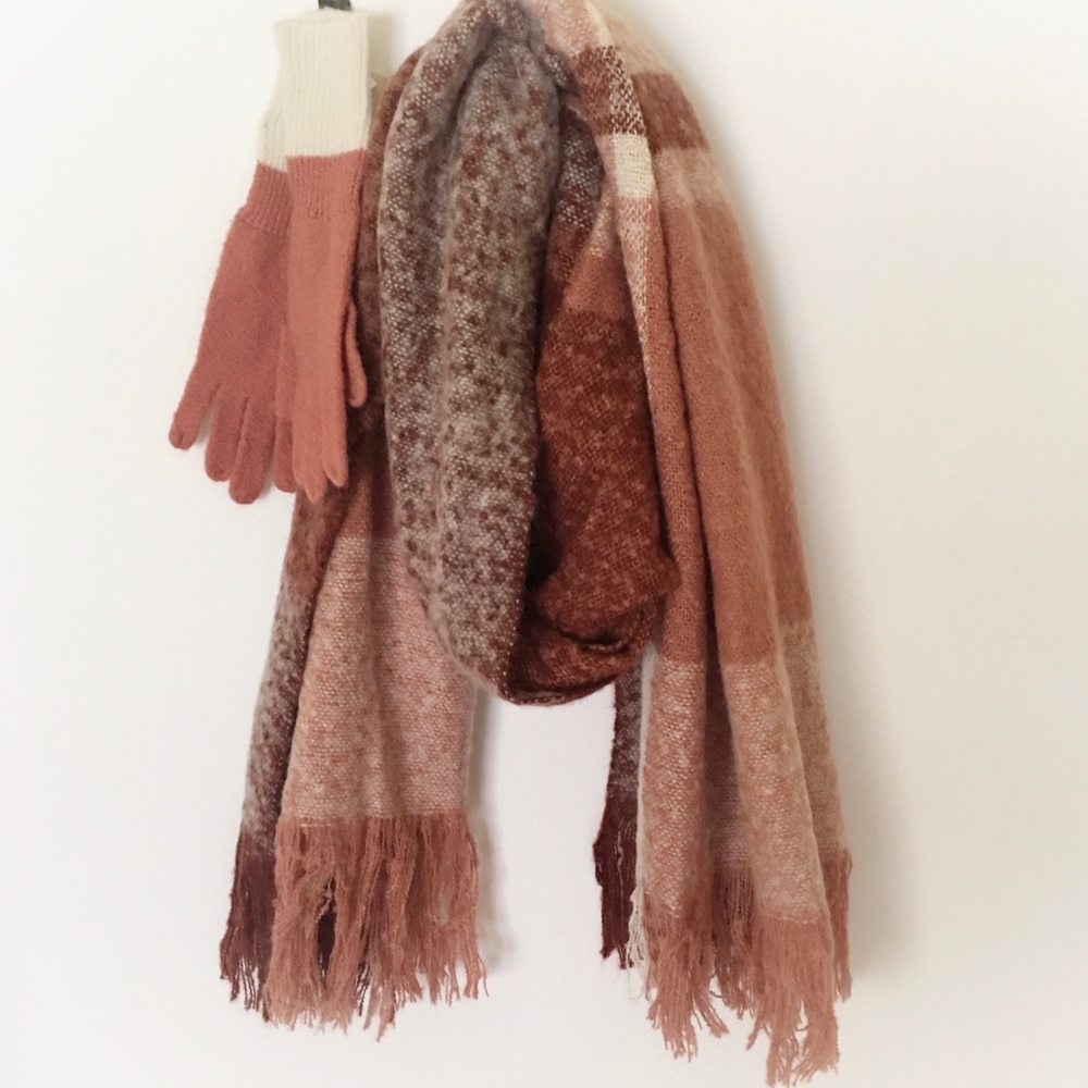 🆕Scarf and Gloves